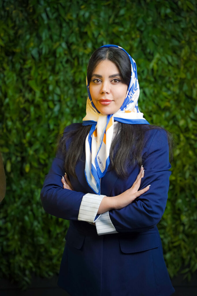 سارا پیرکاریز - مدیرفروش